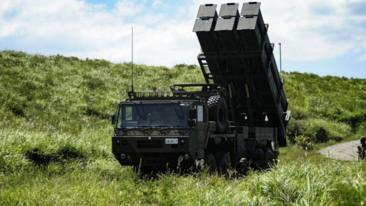 Việc phóng từ tàu ngầm sẽ hạn chế tối đa khả năng các bệ phóng tên lửa bị vô hiệu hóa ngay trong đợt tấn công đầu tiên của đối phương. Ngoài ra, phóng từ tàu ngầm còn có nghĩa, mọi điểm phóng đi của tên lửa sẽ đều là bí mật cho tới khi chúng khai hỏa.