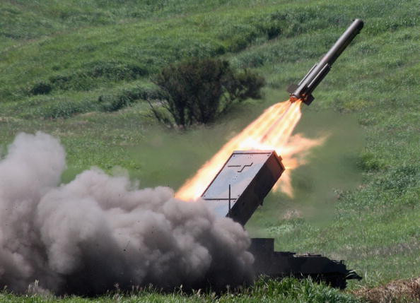 Khác với các loại tên lửa thông thường, tên lửa chống hạm cần có độ chính xác rất cao, vì nếu đi quá chệch so với mục tiêu ban đầu, chúng sẽ không gây hại gì cho tàu chiến đối phương.