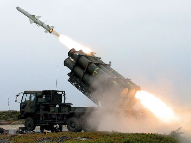 Điểm đặc biệt của tên lửa Type 12 đó là chúng không những có khả năng tấn công tàu chiến trên mặt nước, mà còn có thể tấn công các mục tiêu mặt đất với độ chính xác rất cao.