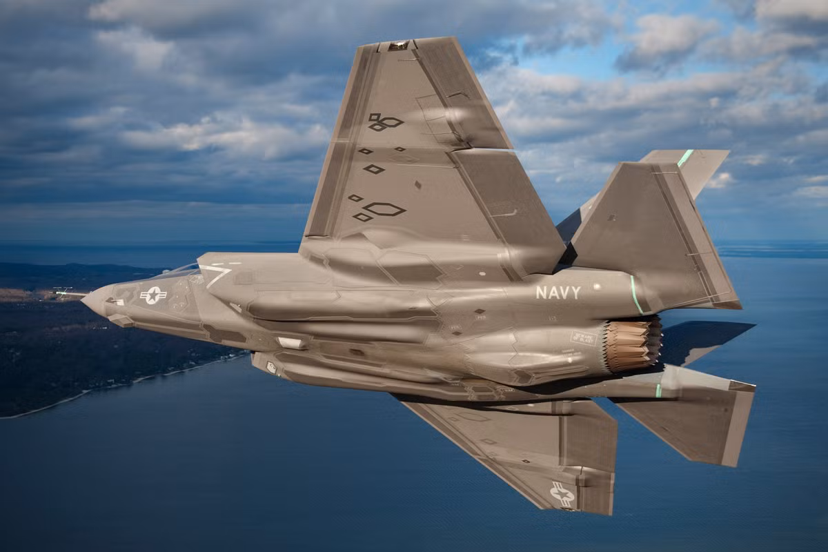 Đây cũng là điểm yếu khá lớn của loại tiêm kích này, khi nó sẽ ảnh hưởng nghiêm trọng tới khả năng cơ động của máy bay ở tốc độ cao, đặc biệt là trong những pha không chiến tầm gần.