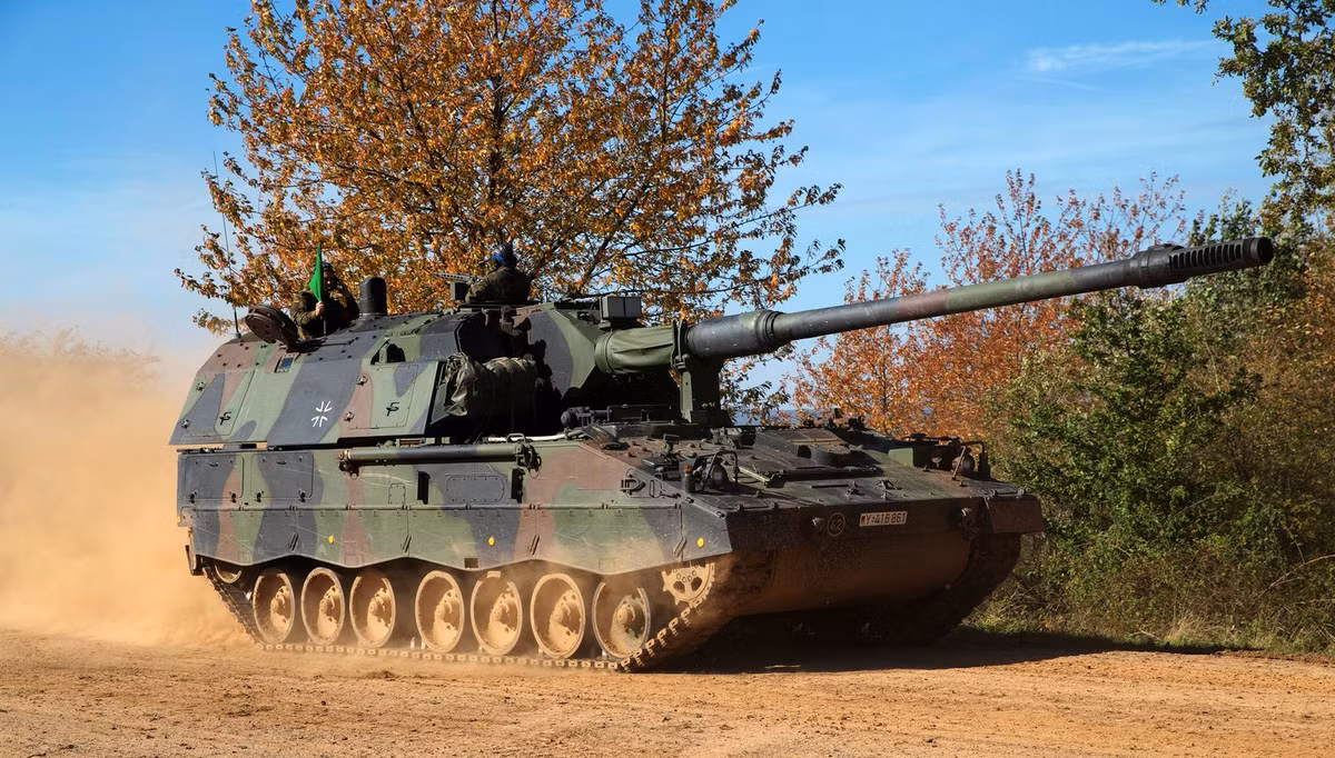 Chính cường độ sử dụng vượt quá thiết kế của nhà sản xuất, được cho là nguyên nhân của một loạt những sự hỏng hóc của PzH 2000 được ghi nhận tại chiến trường Ukraine - tờ Der Spiegel của Đức cho biết.