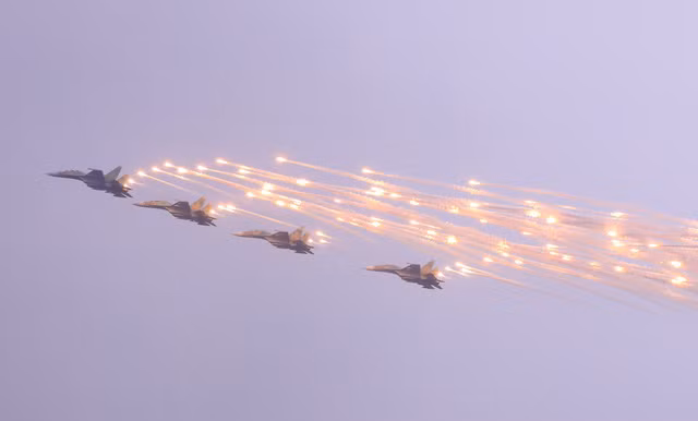 Màn trình diễn của Su-30 tại lễ khai mạc. Ảnh: Văn Điệp - TTXVN