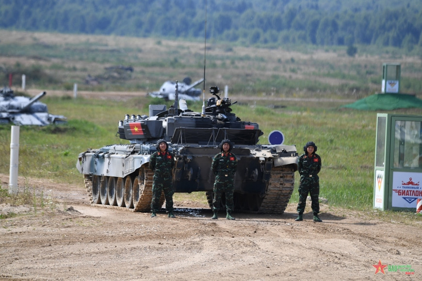 Mặc dù vậy, các xe tăng T-72B3 mà nước chủ nhà Nga cho các đội tuyển nước ngoài sử dụng, lại có nhiều phiên bản khác nhau. Bao gồm bản mod 2011, mod 2016 và mod 2014, ở mỗi phiên bản, sức mạnh động cơ của xe tăng T-72B3 đều có sự chênh lệch rõ rệt.