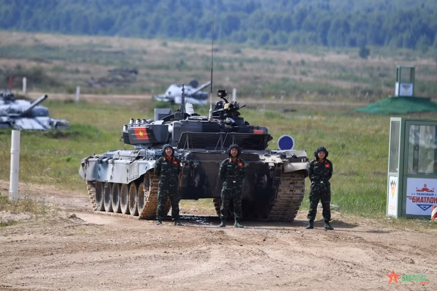 Mặc dù vậy, các xe tăng T-72B3 mà nước chủ nhà Nga cho các đội tuyển nước ngoài sử dụng, lại có nhiều phiên bản khác nhau. Bao gồm bản mod 2011, mod 2016 và mod 2014, ở mỗi phiên bản, sức mạnh động cơ của xe tăng T-72B3 đều có sự chênh lệch rõ rệt.