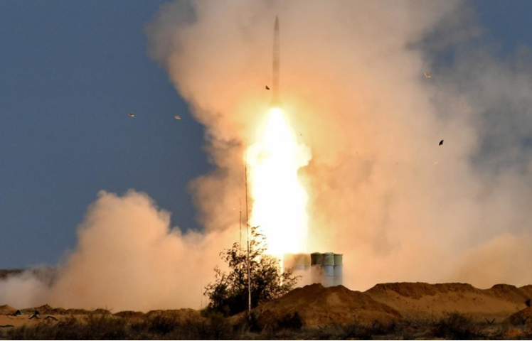 Các tổ hợp tên lửa phòng không của Nga luôn được coi là hiện đại nhất thế giới, bản thân tên lửa S-400 hiện cũng đã được coi là không có đối thủ, khiến cho việc ra đời của tên lửa S-550 trở nên khá khó hiểu.