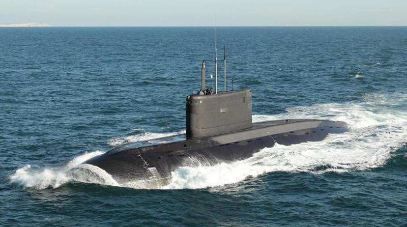 Viện thiết kế Rubin đã ứng dụng nhiều công nghệ hiện đại để giảm độ ồn cho lớp Kilo, giúp chúng có khả năng tàng hình trước các thiết bị định vị thủy âm (sonar) hiện đại. Thân tàu được thiết kế theo hình giọt nước để làm giảm sức cản khi di chuyển.