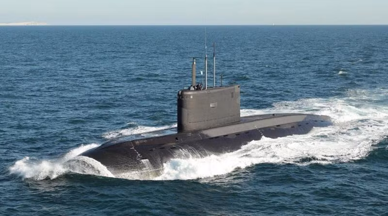 Viện thiết kế Rubin đã ứng dụng nhiều công nghệ hiện đại để giảm độ ồn cho lớp Kilo, giúp chúng có khả năng tàng hình trước các thiết bị định vị thủy âm (sonar) hiện đại. Thân tàu được thiết kế theo hình giọt nước để làm giảm sức cản khi di chuyển.