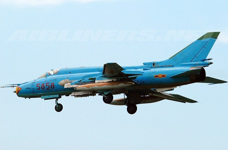 Cuối những năm 1980, không quân ta tiếp nhận biến thể hiện đại nhất của Su-22, gọi là Su-22M4. Đây là biến thể cải tiến mạnh về hệ thống điện tử hàng không, có khả năng sử dụng vũ khí tấn công mặt đất chính xác cao.