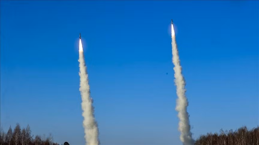 Phía Ukraine nhận định, Kharkiv cách lãnh thổ Nga chỉ 30 km, có nghĩa là mọi loại tên lửa đạn đạo và pháo phản lực của Nga, có thể trút mưa lửa xuống thành phố này bất cứ lúc nào.