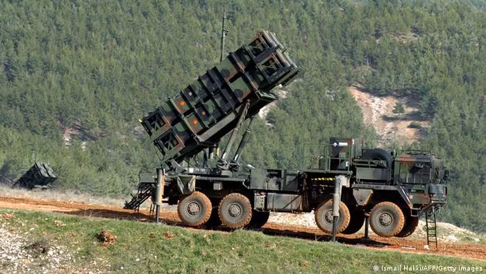 Tuy nhiên, điểm yếu của hệ thống này là một tiểu đoàn tên lửa Patriot, chỉ có một hệ thống radar với góc bao phủ 120 độ. Điều này có nghĩa sẽ cần nhiều hơn một tiểu đoàn, để có thể bao phủ được vùng trời Kharkiv cùng các vùng lân cận.