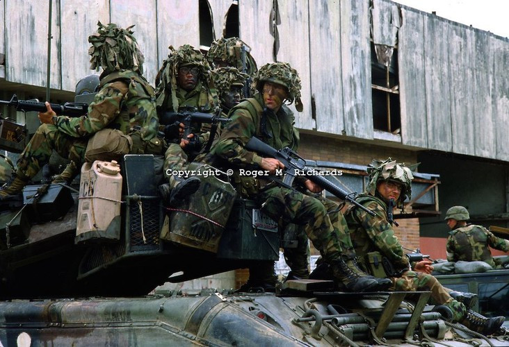 Theo thông tin được Mỹ công bố, tổng cộng quân đội Panama có khoảng 250 tới 310 lính thiệt mạng, hơn 2000 bị bắt giữ, số còn lại tan hàng tại chỗ.