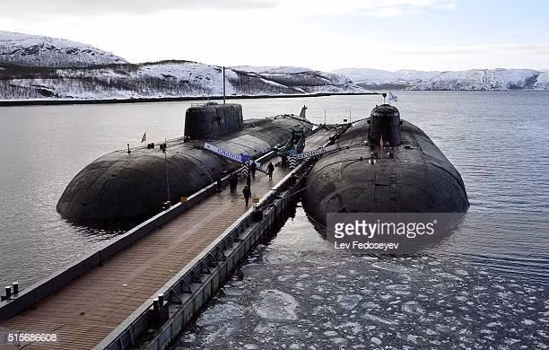 Ông Kodoemov giải thích: “Các tàu ngầm thế hệ trước mang tên lửa tầm bắn 500 km trong kho vũ khí. Trong khi hệ thống phòng thủ của hàng không mẫu hạm kéo dài tới chiều sâu 1.500 km. Có nghĩa là, để phóng tên lửa, bạn cần phải đi vào khu vực nguy hiểm".