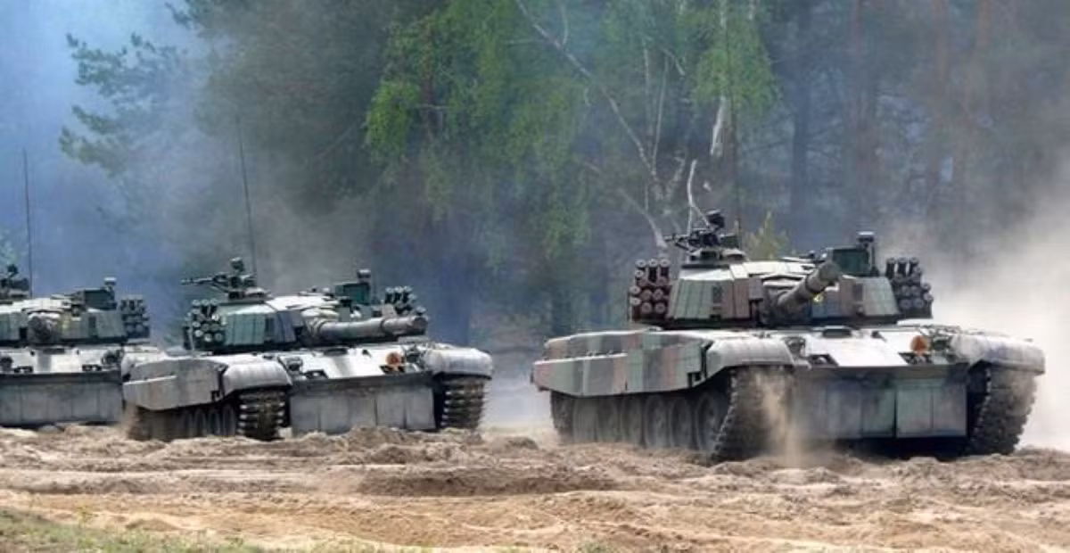 “Rất có thể binh sĩ Nga sẽ bắt được chiếc PT-91 Twardy của Ba Lan trên chiến trường, bởi vì Quân đội Ukraine thường bỏ chạy khỏi vị trí và bỏ lại phương tiện, điều này đã được chứng kiến nhiều lần trên chiến trường”, ông Tutrin nói.