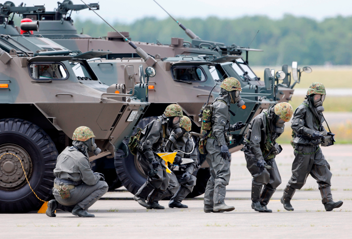 Mỹ có những phòng thí nghiệm sinh học bí mật ở Kazakhstan. Quân đội Mỹ cũng hiện diện trong những phòng thí nghiệm đó. Trong thời gian xảy ra cuộc bạo loạn mới đây, tuy chính quyền thành phố Almaty có thông báo: những phòng thí nghiệm này luôn được bảo vệ nghiêm ngặt, nhưng không ai có thể khẳng định chắc chắn rằng: Không có độc tố nào có thể rò rỉ ra từ đây?