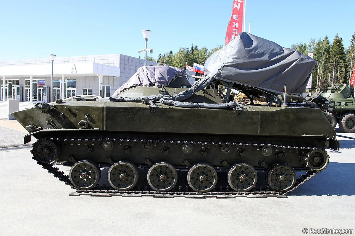 Để làm nhiệm vụ kiểm soát hỏa lực, 1V119 Rheostat được trang bị hệ thống định vị TNA-4, kèm theo đó là la bàn pháo binh PAB-2A, máy đo khoảng cách lượng tử pháo binh DAK-1 cùng thiết bị quan sát đêm, thiết bị điều khiển hỏa lực PUO-9.