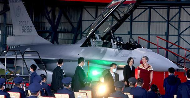 Radar này có độ tin cậy cao hơn nhiều, đi kèm tầm hoạt động xa gấp 2 lần con số 296 km của AN/APG-68 của F-16C/D Block 60.