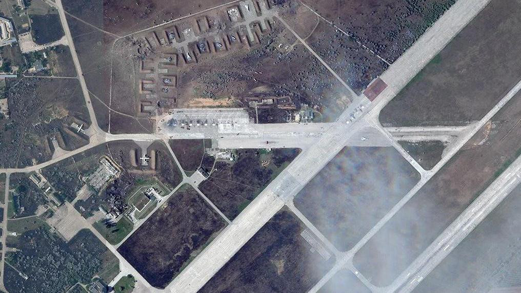 Các hệ thống phòng không của Nga đã được kích hoạt để bắn rơi vật thể được cho là máy bay không người lái Ukraine tìm cách tiếp cận căn cứ.