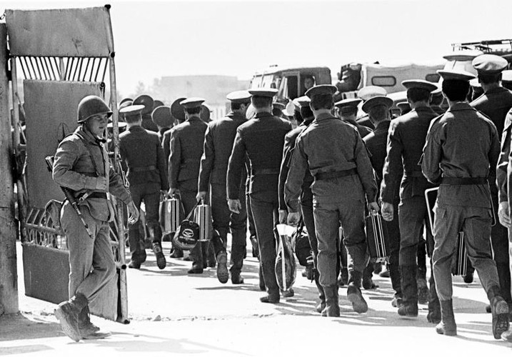 Sĩ quan chỉ huy, chuyên gia và cố vấn của Liên Xô rút khỏi Kabul.