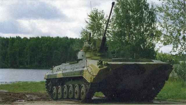 Khi ra đời, BMP-1 đã khiến NATO rất bất ngờ, với khả năng cơ động cực cao, trọng lượng chỉ 13,2 tấn, chứa được tới 8 lính cùng đầy đủ trang bị kèm theo 3 thành viên kíp lái.