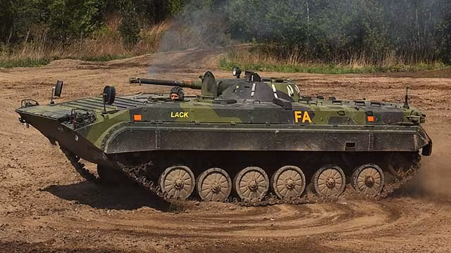 Xe chiến đấu bộ binh BMP-1 được thiết kế và sản xuất bởi Liên Xô trong giai đoạn từ 1961 tới 1965. Cho tới nay, đã có khoảng 40.000 thiết giáp BMP-1 mọi phiên bản được sản xuất.