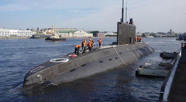 Tàu ngầm Kilo hay còn gọi là Kilo 636 và phiên bản cái tiến là Kilo 636.3 thuộc lớp tàu ngầm tấn công chạy bằng động cơ diesel – điện, có nhiệm vụ tác chiến chống hạm và chống ngầm. Đây là tàu ngầm thuộc hế hệ thứ ba (loại tiên tiến nhất thế giới).