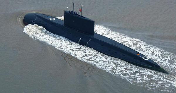 Tàu ngầm Kilo mang biệt danh là "hố đen đại dương" bởi khả năng ẩn mình gần như hoàn hảo của nó.