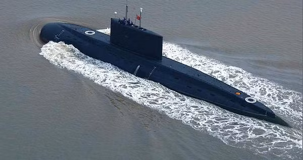 Tàu ngầm Kilo mang biệt danh là "hố đen đại dương" bởi khả năng ẩn mình gần như hoàn hảo của nó.