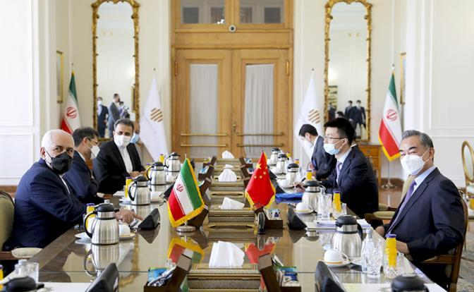 Iran muốn mua tiêm kích J-10C Trung Quốc là điều được nói tới, khi thông tin tóm tắt về cuộc gặp giữa Bộ trưởng Ngoại giao Trung Quốc Vương Nghị và người đồng cấp Iran Hossein Amir Abdollahian tại Vô Tích (tỉnh Giang Tô) xuất hiện trên trang web của Bộ Ngoại giao Trung Quốc.