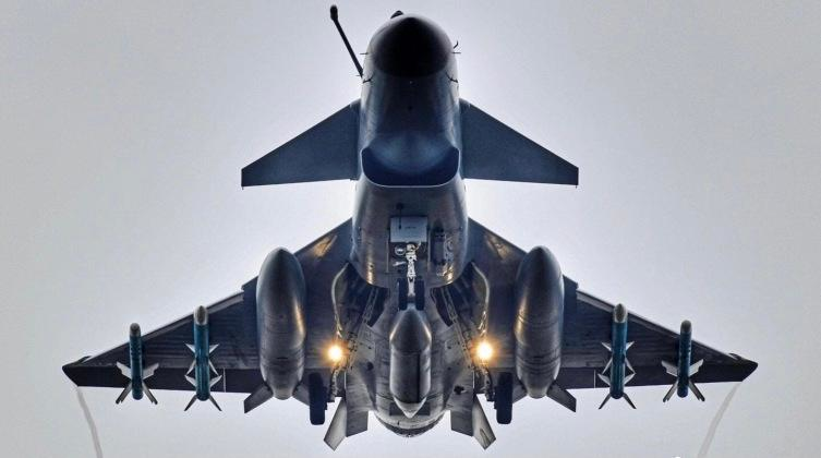 Một vụ bê bối khác mà Iran không quên liên quan đến vũ khí Nga chính là chuyến bay trinh sát của tiêm kích tàng hình F-35I Adir hồi năm 2018, nó đã ở ngay trên các cơ sở hạt nhân của Iran để trinh sát mà không gặp bất cứ cản trở nào.