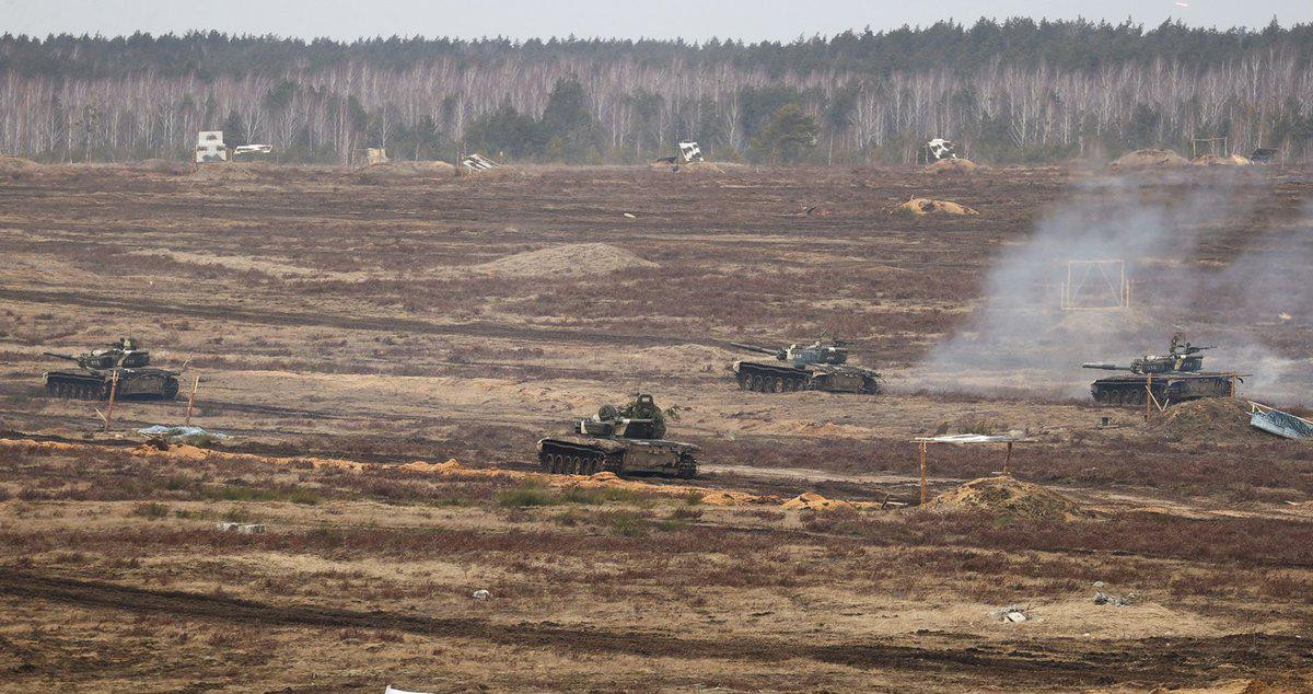 Nga nhiều lần khẳng định mọi hoạt động quân sự ở biên giới là vấn đề nội bộ và chỉ nhằm mục tiêu diễn tập trước mối đe dọa từ kịch bản NATO mở rộng sang phía đông, đồng thời chỉ trích Mỹ và đồng minh phóng đại nguy cơ chiến tranh.