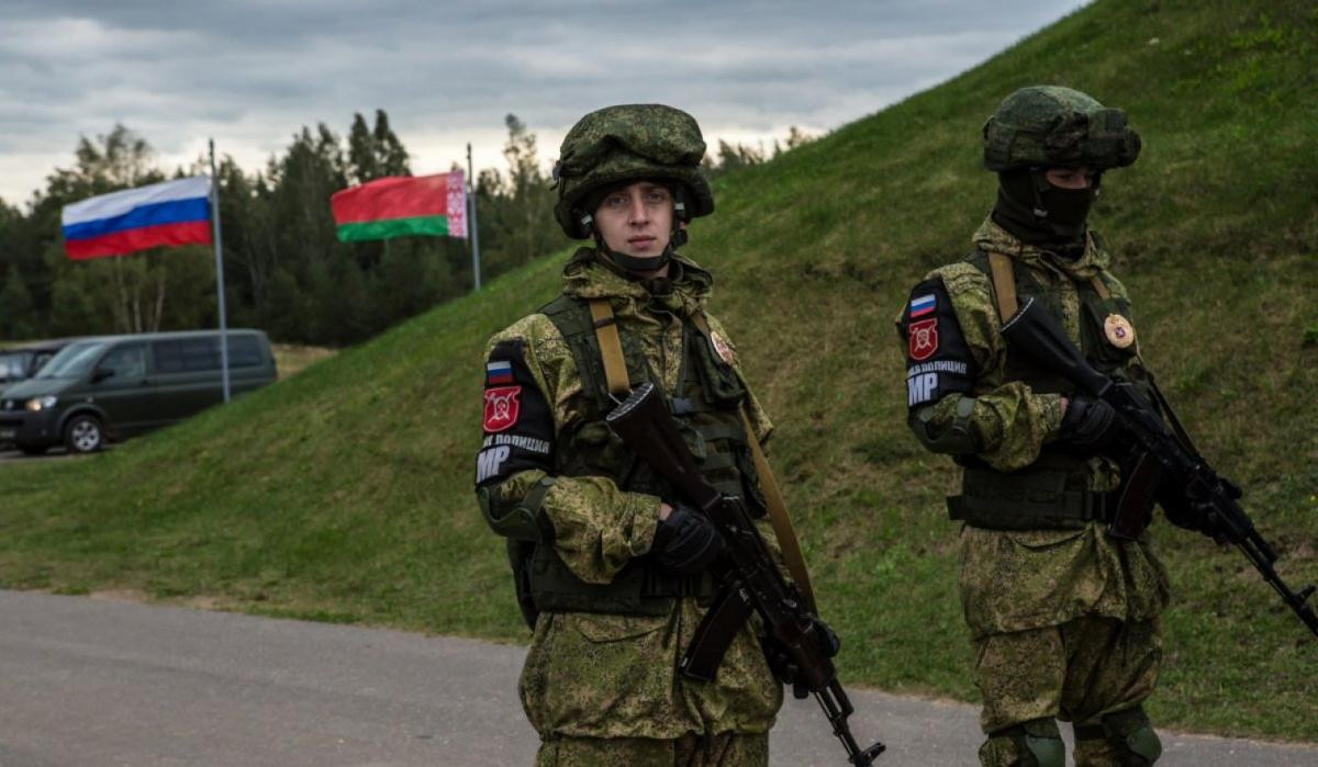 Theo giới chức quân sự Belarus, các binh sĩ bộ binh cơ giới của nước này tại trường bắn Gozhsky “đã tiến hành che chắn sở chỉ huy, nhiều đồn bốt và vị trí phòng thủ của các đơn vị quân đội khỏi những cuộc không kích từ đối phương”.