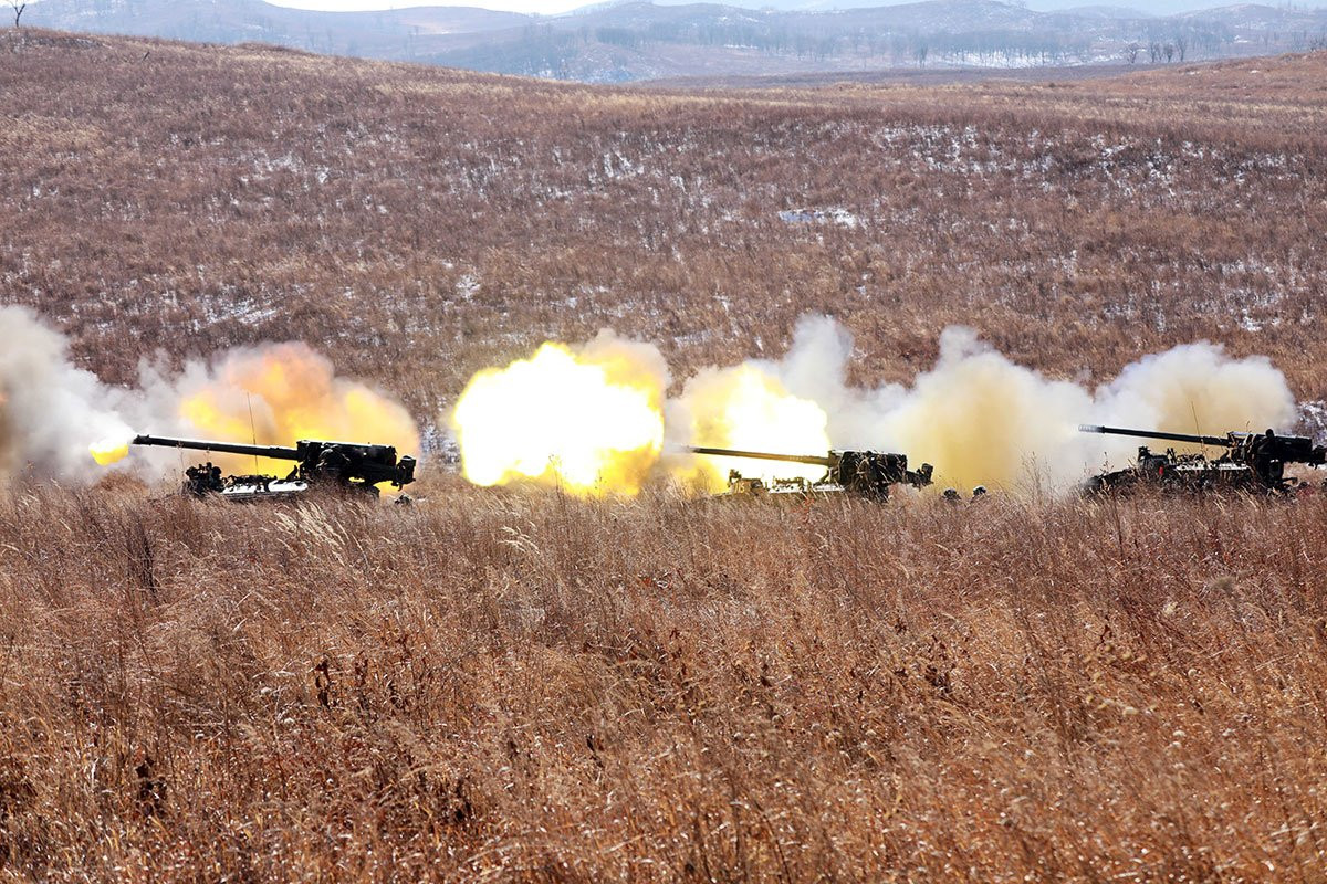 Khẩu pháo tự hành này có khả năng khai hỏa rất nhiều loại đạn, bao gồm từ đạn hóa học, đạn sinh học và thậm chí cả đạn hạt nhân chiến thuật.