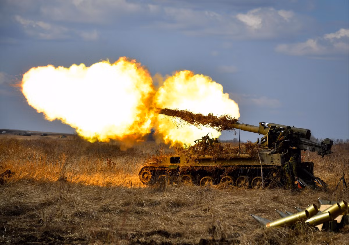 Ngay sau bài phát biểu này, một loạt các loại khí tài có khả năng triển khai vũ khí hạt nhân chiến thuật đã được Nga tăng cường tới chiến trường Ukraine, trong đó có Giatsint-S.