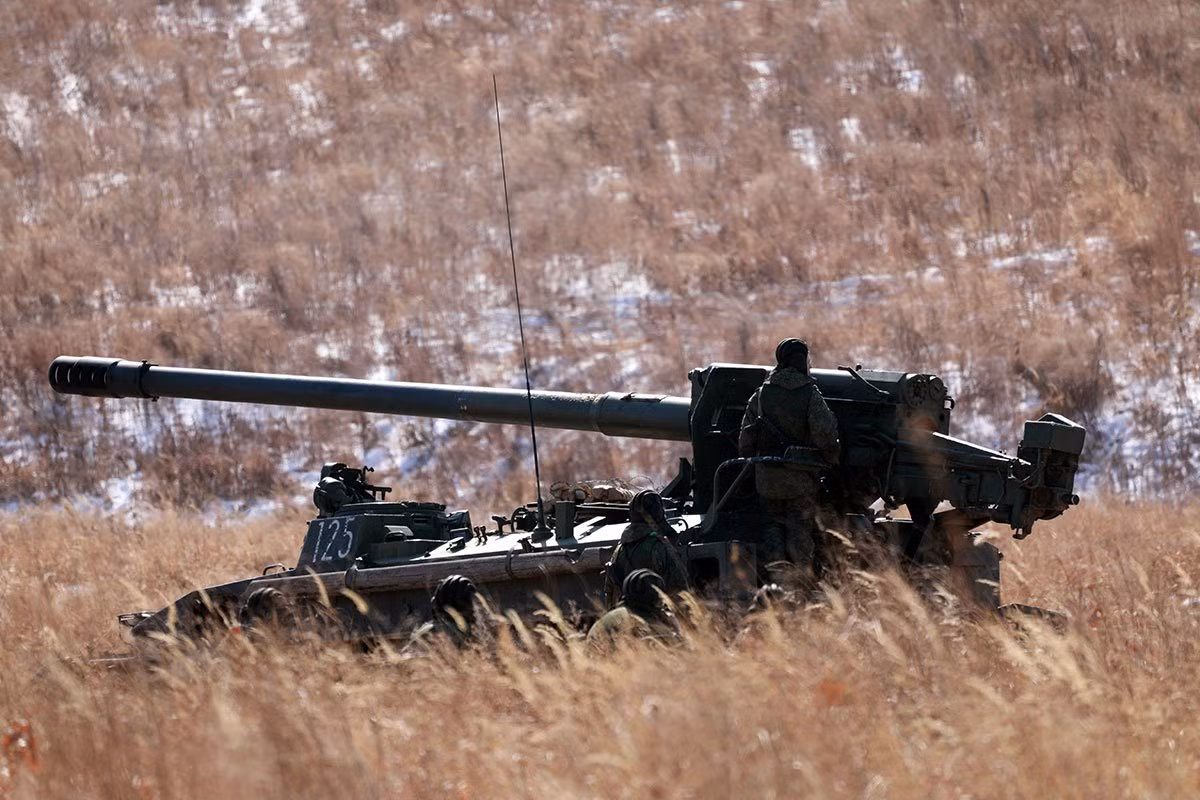 Việc Nga đưa thêm các loại khí tài có khả năng triển khai vũ khí hạt nhân chiến thuật tới Ukraine, dường như đã được Tổng thống Putin báo trước. Cụ thể, trong lệnh tổng động viên từng phần được phát đi cách đây ít ngày, ông Putin có nhấn mạnh việc Moscow hoàn toàn có thể sử dụng vũ khí hạt nhân chiến thuật tại Ukraine nếu cần.