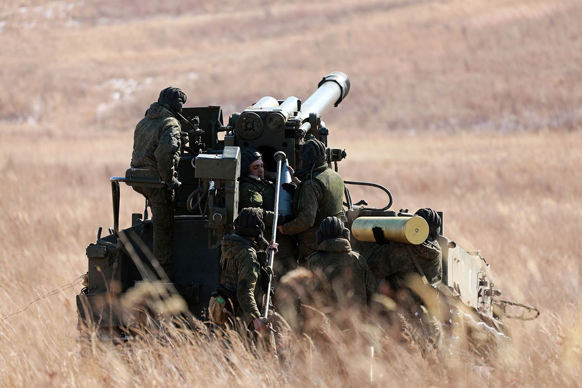 Bản thân quân đội Ukraine cũng không hề "lạ mặt" với khẩu pháo này. Theo thông tin được GlobalSecurity đăng tải, Ukraine từng sở hữu ít nhất 25 khẩu pháo loại này trong biên chế.