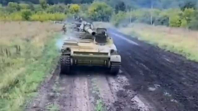 Giatsint-S là khẩu pháo tự hành cỡ nòng 152mm. Đây là một trong những khẩu pháo tự hành nguy hiểm nhất từng được Liên Xô chế tạo, tới nay vẫn được Nga tiếp tục sử dụng trong biên chế.