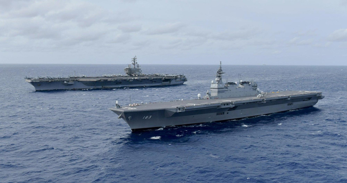 Tàu có thể chở khoảng 400 binh lính và 50 xe tải loại 3,5 tấn hoặc thiết bị tương đương.