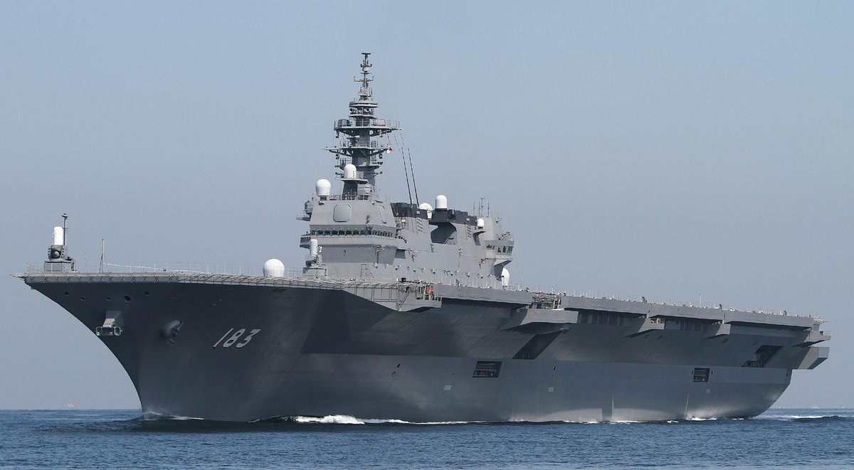 Nhật Bản và Trung Quốc là hai quốc gia có sức mạnh hải quân hàng đầu châu Á, đều có những tàu sân bay uy lực, hai nước này cũng có những tranh chấp trên biển.