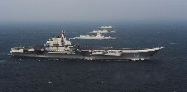 Bộ Tổng tham mưu Lực lượng Phòng vệ Nhật Bản (JSDF) hôm 15/12/2021 thông báo đang theo dõi nhóm tác chiến gồm tàu sân bay Liêu Ninh, khu trục phòng không Type-052D, hộ vệ hạm Type-054A và tàu tiếp vận Type-901 đang di chuyển từ biển Hoa Đông ra Tây Thái Bình Dương.