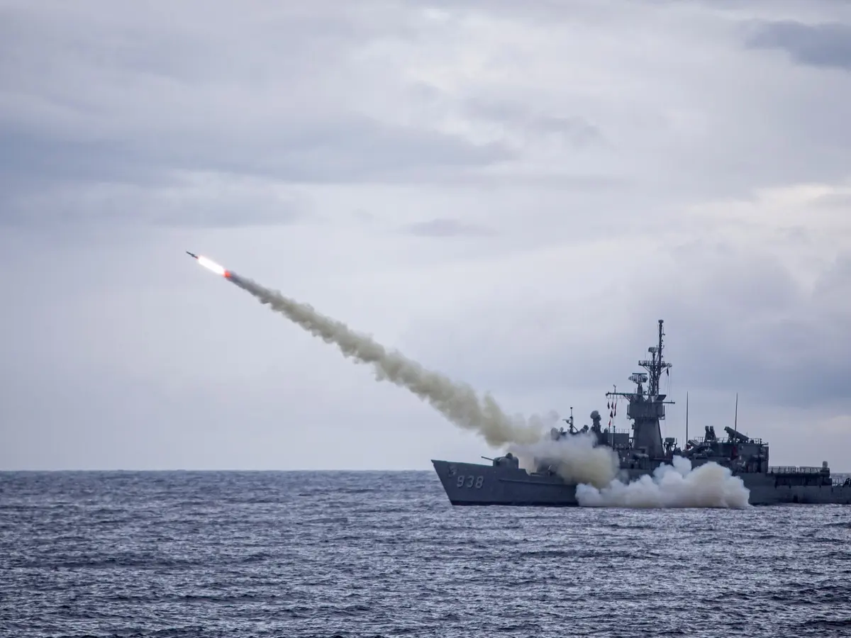 Ngoài ra, tên lửa chống hạm Harpoon mang theo đầu đạn chỉ nặng 221 kg - nghĩa là sẽ cần nhiều hơn một quả tên lửa nếu muốn nhấn chìm một tàu chiến Nga.