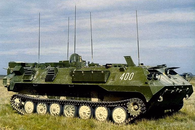 Nhiệm vụ của các loại phương tiện này là tiếp nhận thông tin liên lạc từ sở chỉ huy, truyền tải thông tin liên lạc về từng phương tiện trong đoàn và phản hồi lại sở chỉ huy. Thiếu chúng, đoàn xe sẽ khó có thể hiệp đồng để thoát khỏi cuộc phục kích.