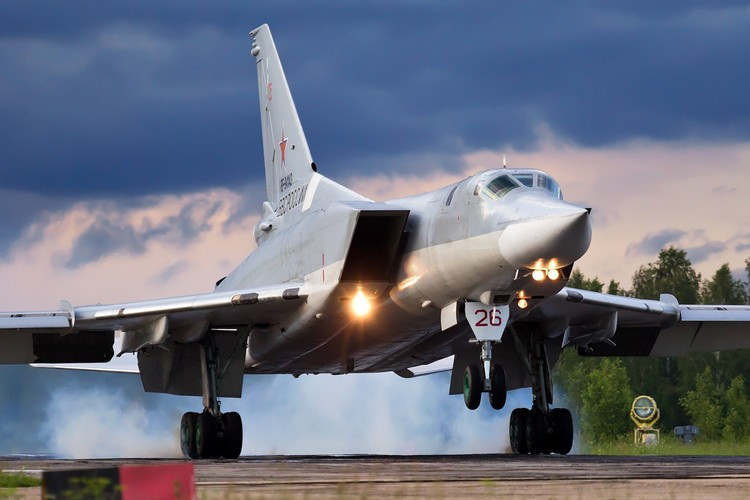 Việc Tu-22M nổi tiếng lấn át "anh chị" của mình khiến nhiều người quên mất rằng Tu-22 và Tu-22M là hai máy bay có thiết kế khác nhau gần như hoàn toàn.