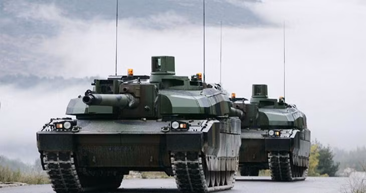 Về hệ thống phòng vệ, AMX-56 được thiết kế với giáp đa lớp kết hợp giữa thép, titan và kim loại siêu cứng tungsten, giúp chống được cả đạn xuyên giáp.