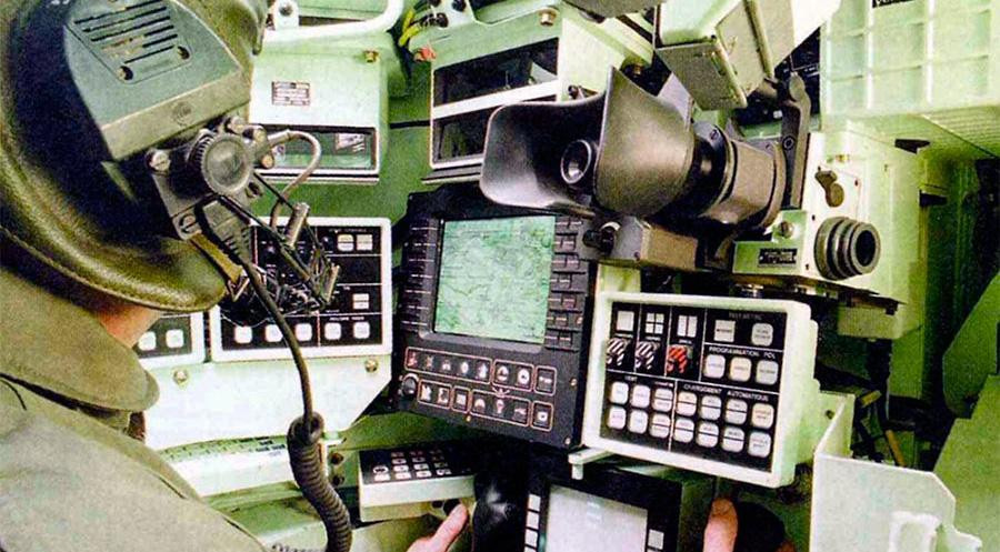 Hệ thống này còn được hỗ trợ cả tia hồng ngoại và thiết bị cảm biến nhiệt nên các loại lựu đạn khói không thể che được khỏi sự ngắm bắn của pháo trên chiếc siêu tăng này.