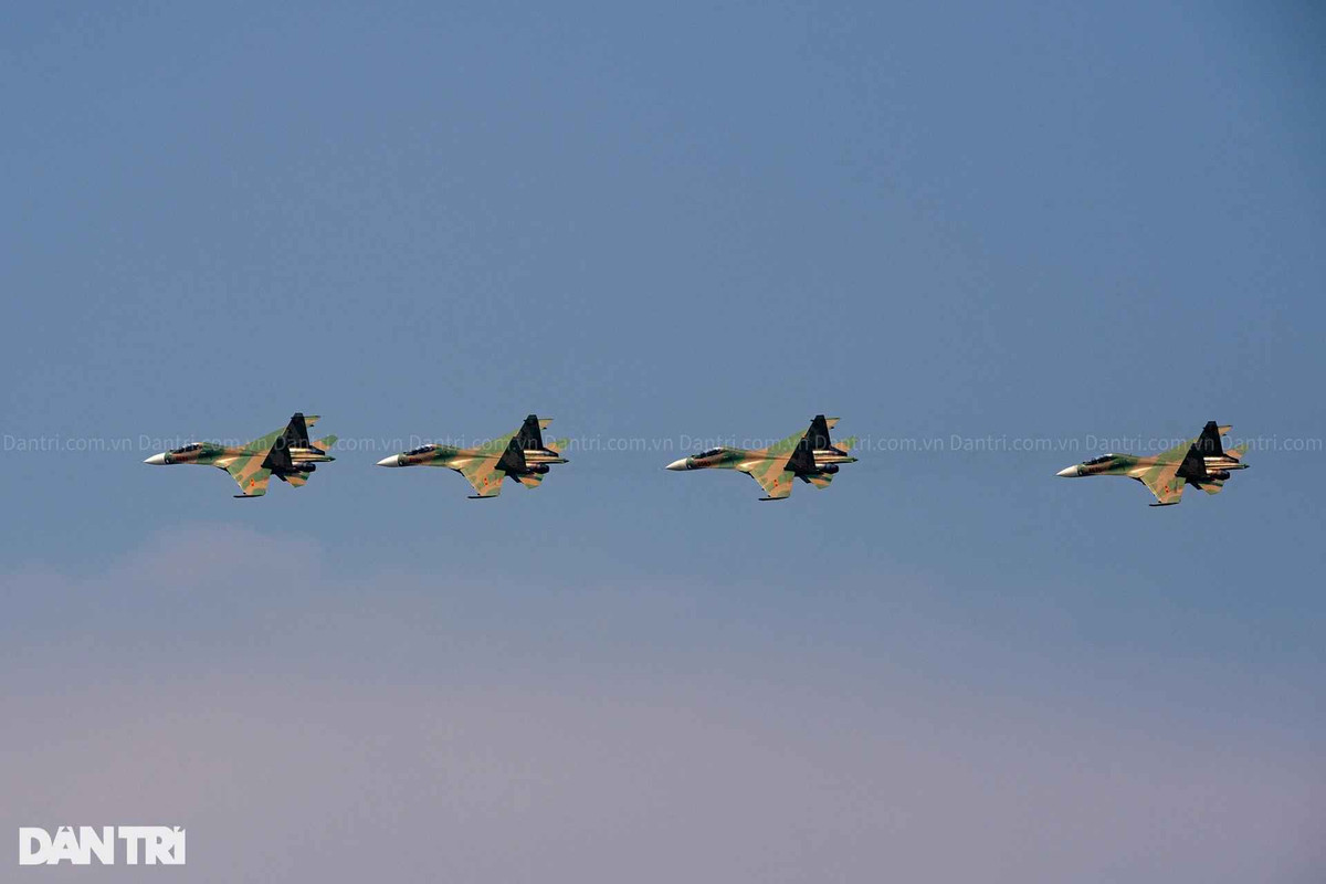 11h30 trưa nay, loạt tiêm kích kết thúc diễn tập, trở về đơn vị.