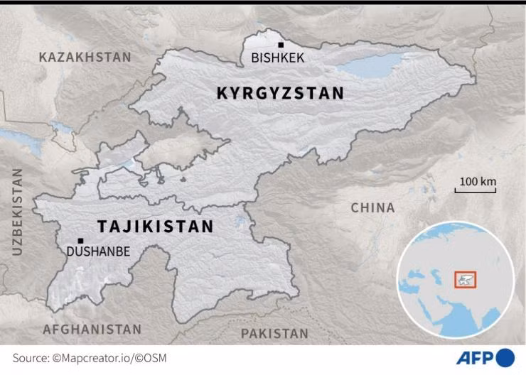 Kyrgyzstanlợi thế hơn với 600 km đường thủy nội địa và sở hữu hai cầu cảng. Trong khi đó Tajikistan chỉ có 200 km đường thủy nội địa và không có bất cứ một cảng nào.