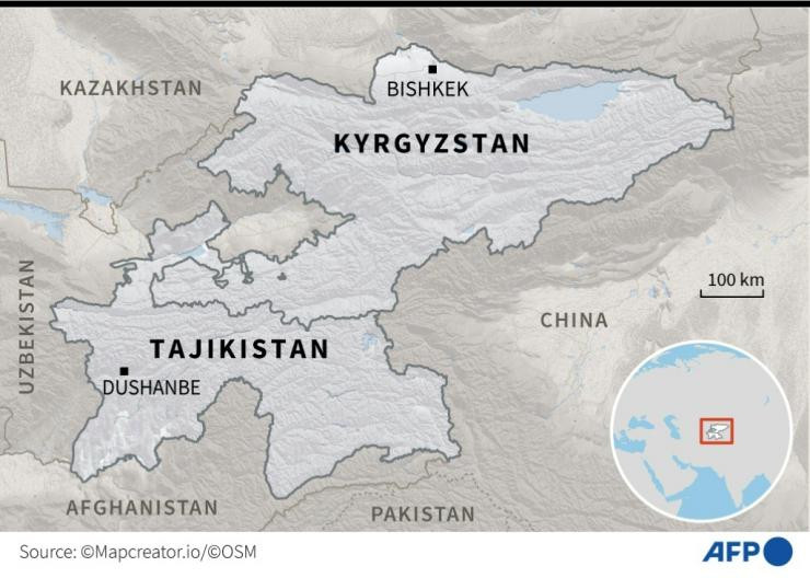 Kyrgyzstanlợi thế hơn với 600 km đường thủy nội địa và sở hữu hai cầu cảng. Trong khi đó Tajikistan chỉ có 200 km đường thủy nội địa và không có bất cứ một cảng nào.