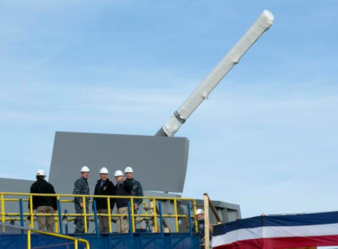 Mặc dù vậy, các tính toán trên chỉ mang tính lý thuyết. Còn hiện tại, khu trục hạm Zumwalt được cho là đang không có bất cứ một viên đạn pháo loại LRLAP nào trong kho chứa.