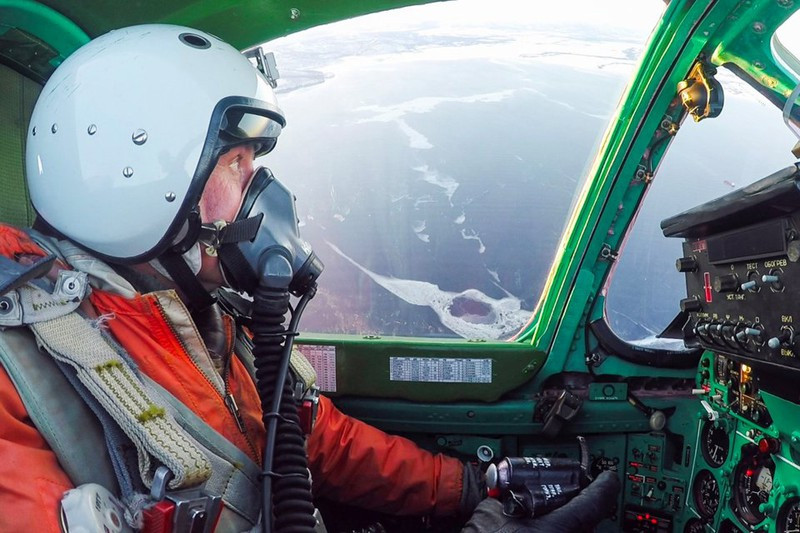 Các thông số: tốc độ, độ cao đều hiển thị tự động trên màn hình. Phi công chỉ việc theo dõi và ấn nút. Khi được trang bị hệ thống này, thời gian đào tạo phi công ở các binh chủng được rút ngắn đáng kể. Nguồn ảnh: Foxt.