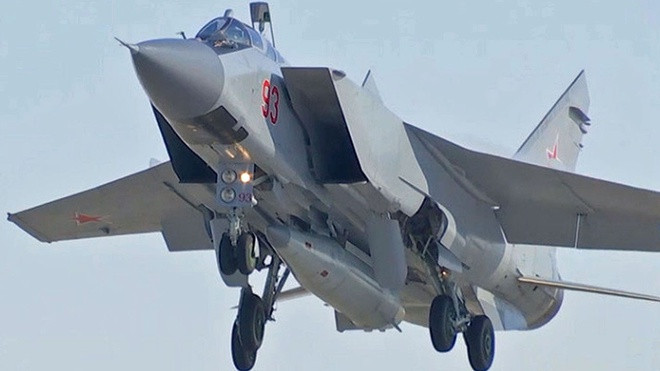  Tên lửa siêu thanh Kh-47M2 “Kinzhal” được đưa vào trực chiến trong Lực lượng không quân vũ trụ Nga từ năm 2017. Phi hành đoàn đầu tiên, gồm 10 chiếc MiG-31K được biên chế cho Quân khu miền nam.